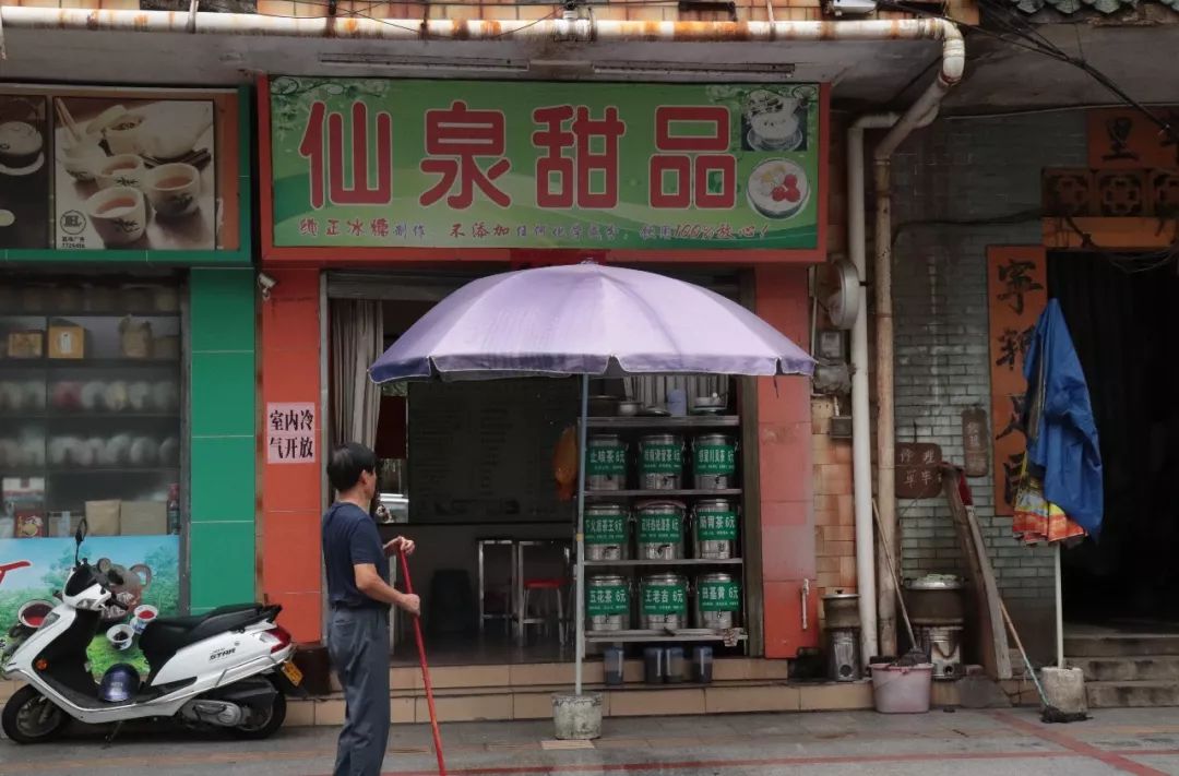 最新汛情下的城市小巷奇遇与隐藏的特色小店